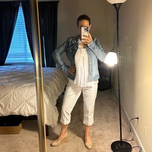 Ann Taylor Loft “Julie”  White Capri  Size:4P/6P (Curvy)/ Color:White